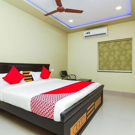 Oyo 27902 Center Point The Hotel Visakhapatnam Zewnętrze zdjęcie