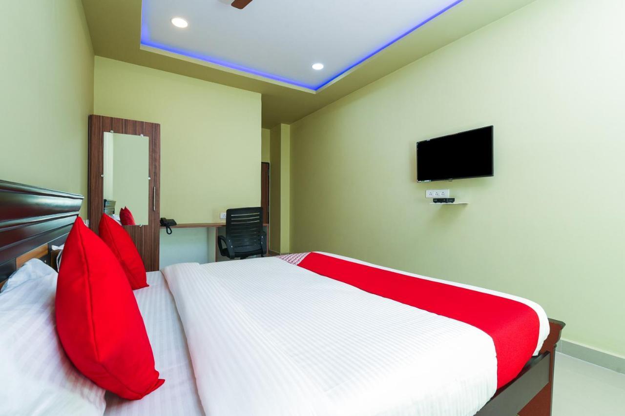 Oyo 27902 Center Point The Hotel Visakhapatnam Zewnętrze zdjęcie