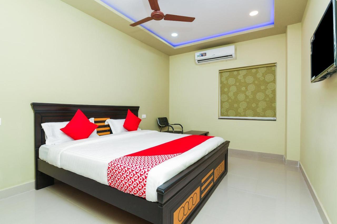 Oyo 27902 Center Point The Hotel Visakhapatnam Zewnętrze zdjęcie