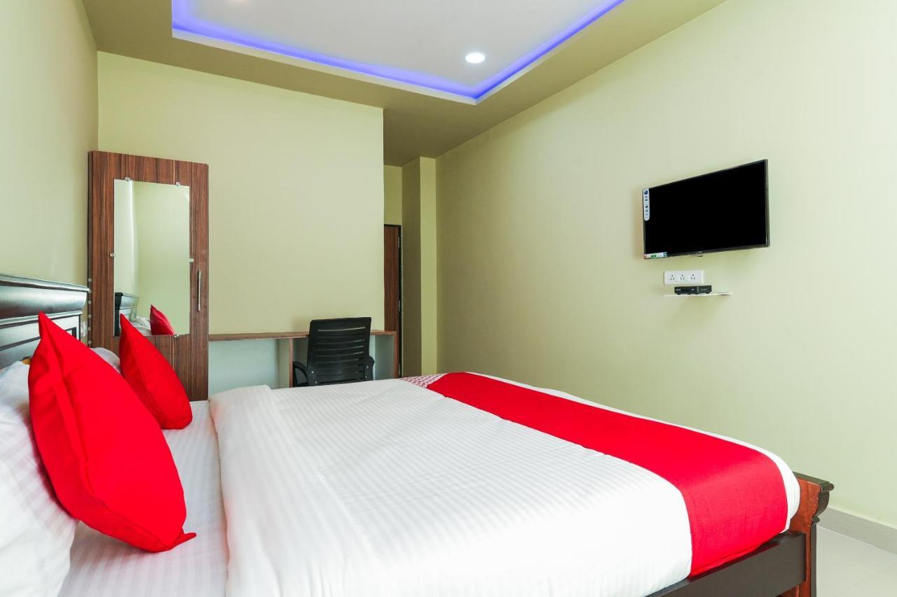 Oyo 27902 Center Point The Hotel Visakhapatnam Zewnętrze zdjęcie
