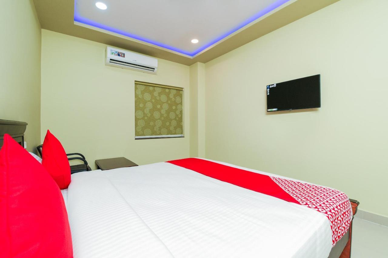 Oyo 27902 Center Point The Hotel Visakhapatnam Zewnętrze zdjęcie