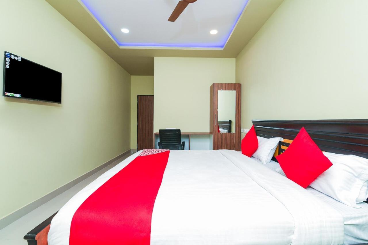 Oyo 27902 Center Point The Hotel Visakhapatnam Zewnętrze zdjęcie
