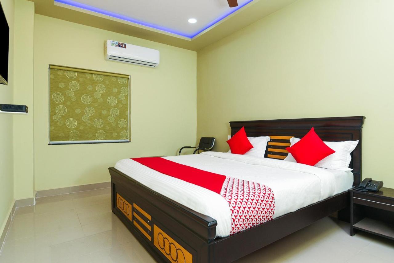 Oyo 27902 Center Point The Hotel Visakhapatnam Zewnętrze zdjęcie
