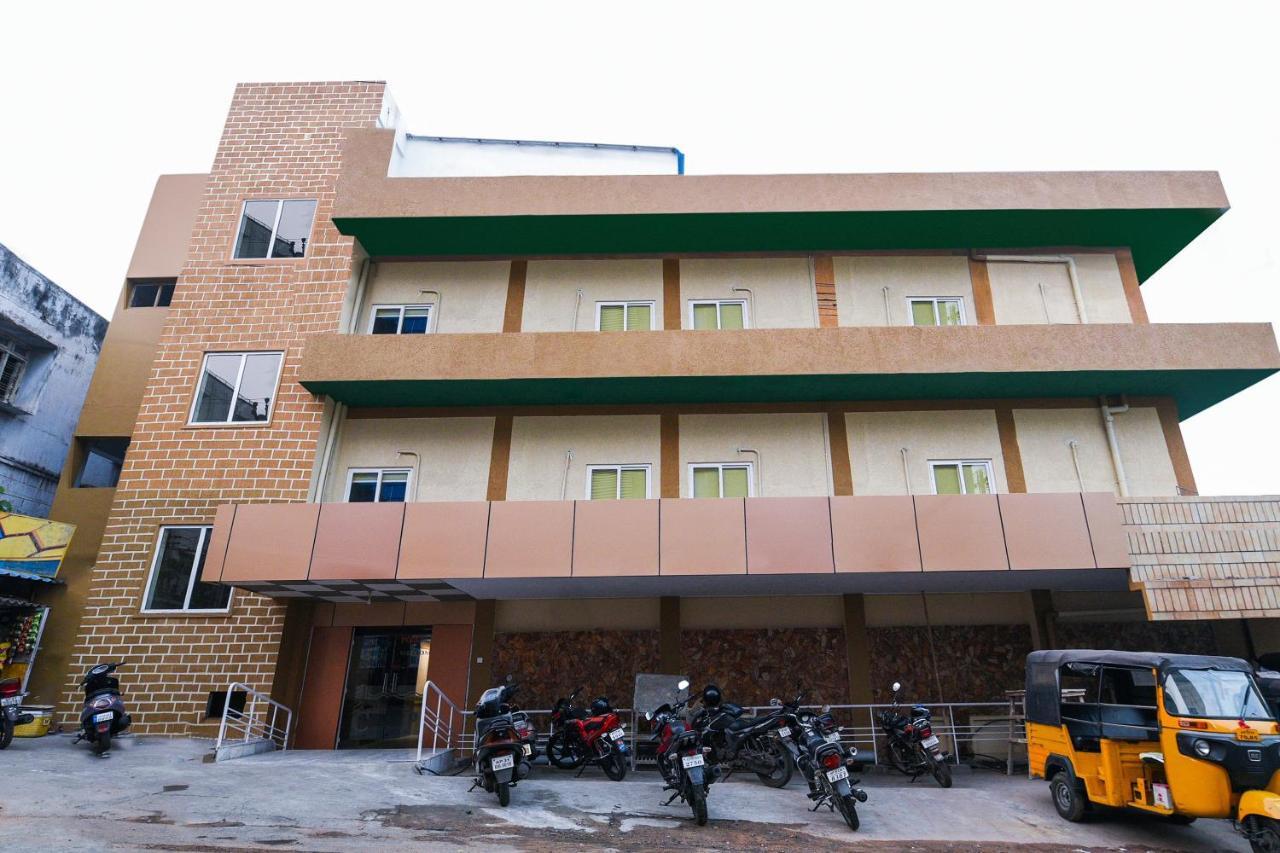 Oyo 27902 Center Point The Hotel Visakhapatnam Zewnętrze zdjęcie